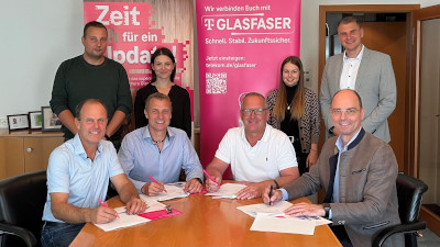 Glasfaser Vertragsunterschrift kl